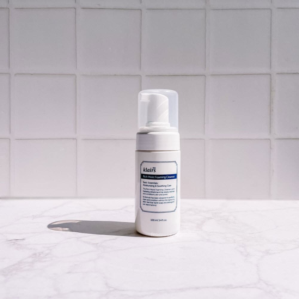 dear klairs Rich Moist Foaming Cleanser